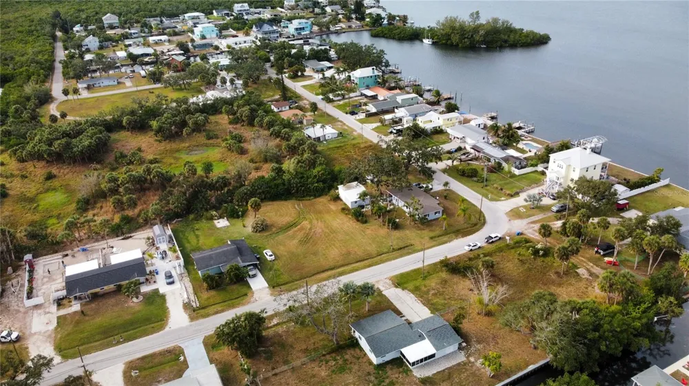 CANAL Ruskin, FL 33570