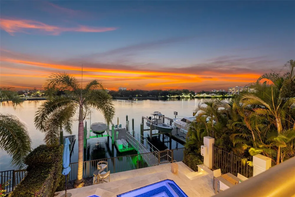 1009 ROYAL PASS ROAD Tampa, FL 33602