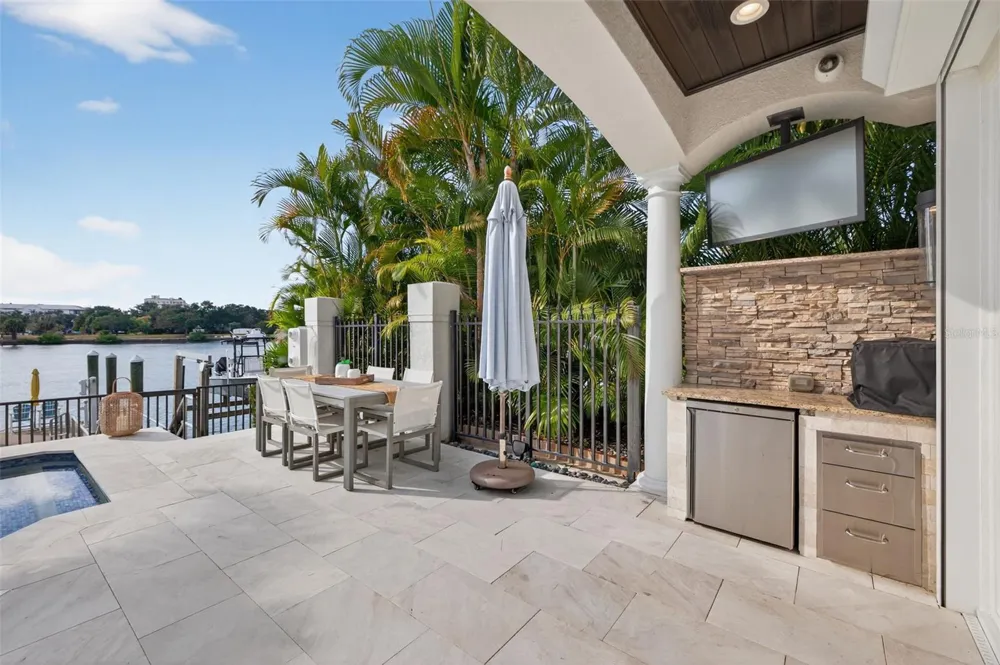 1009 ROYAL PASS ROAD Tampa, FL 33602