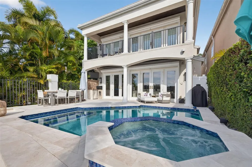 1009 ROYAL PASS ROAD Tampa, FL 33602
