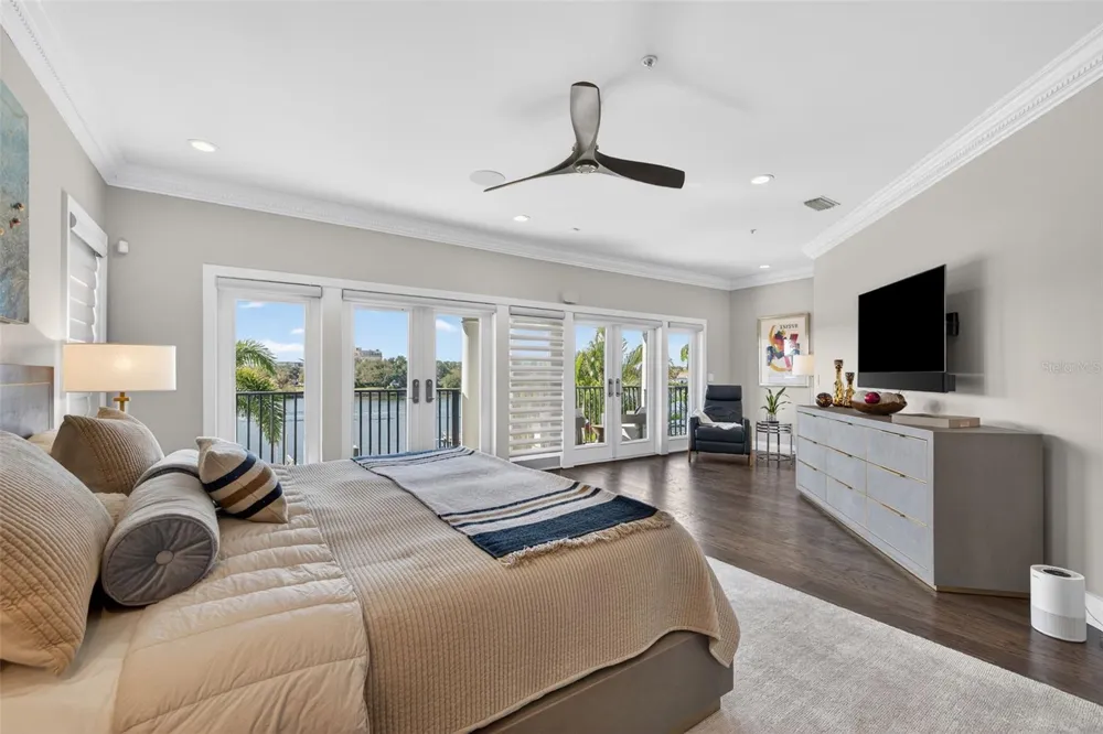 1009 ROYAL PASS ROAD Tampa, FL 33602