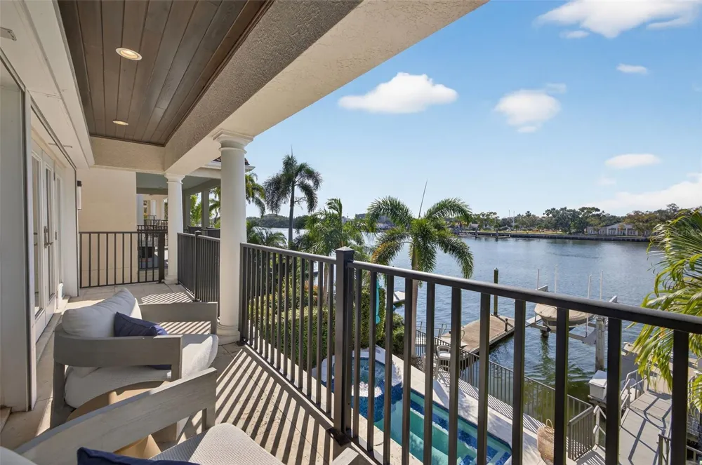 1009 ROYAL PASS ROAD Tampa, FL 33602