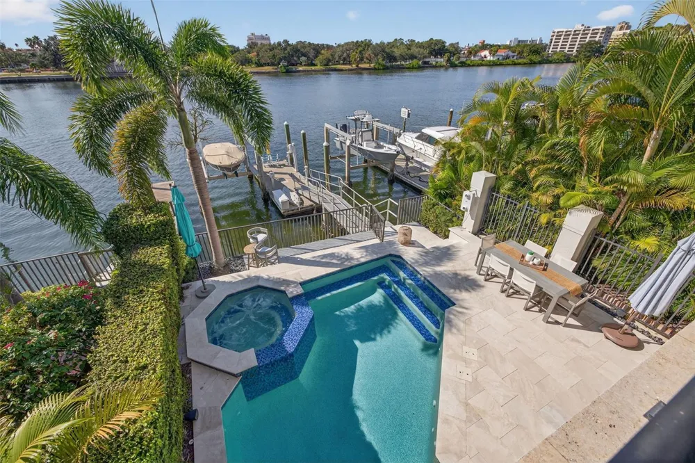 1009 ROYAL PASS ROAD Tampa, FL 33602