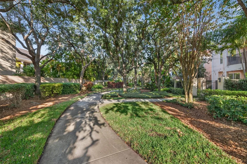 1009 ROYAL PASS ROAD Tampa, FL 33602