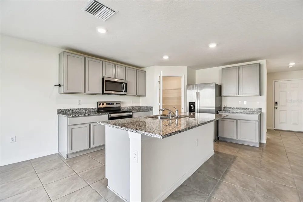 9208 MISSION BAY PLACE Tampa, FL 33637