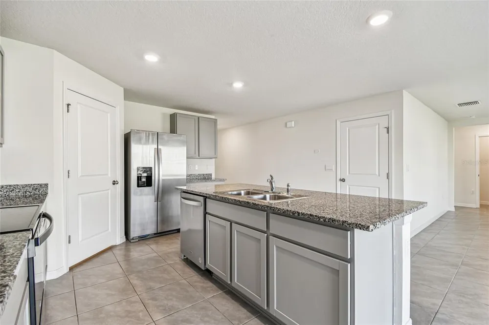 9208 MISSION BAY PLACE Tampa, FL 33637