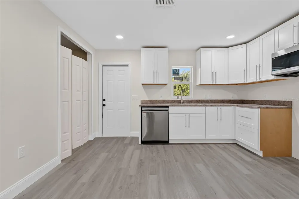 40415 COUNTRY ROAD Eustis, FL 32736