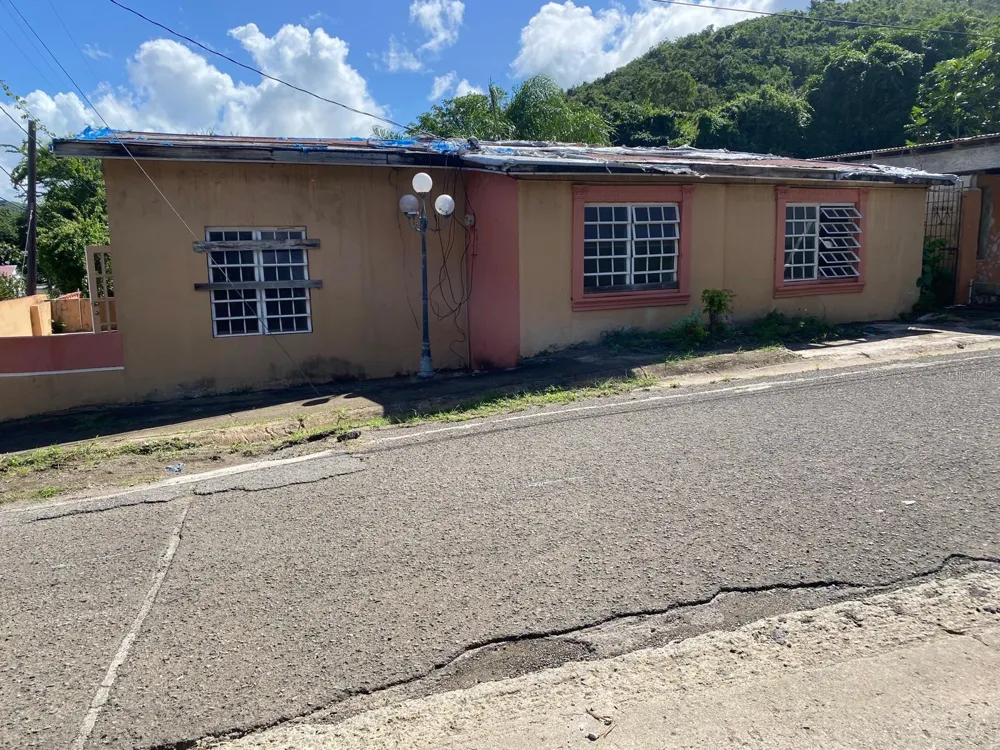 2 CALLE Guayama, PR 00784