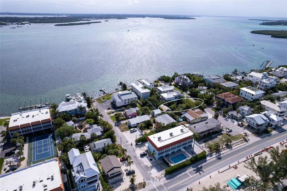106 S 11TH Bradenton Beach, FL 34217