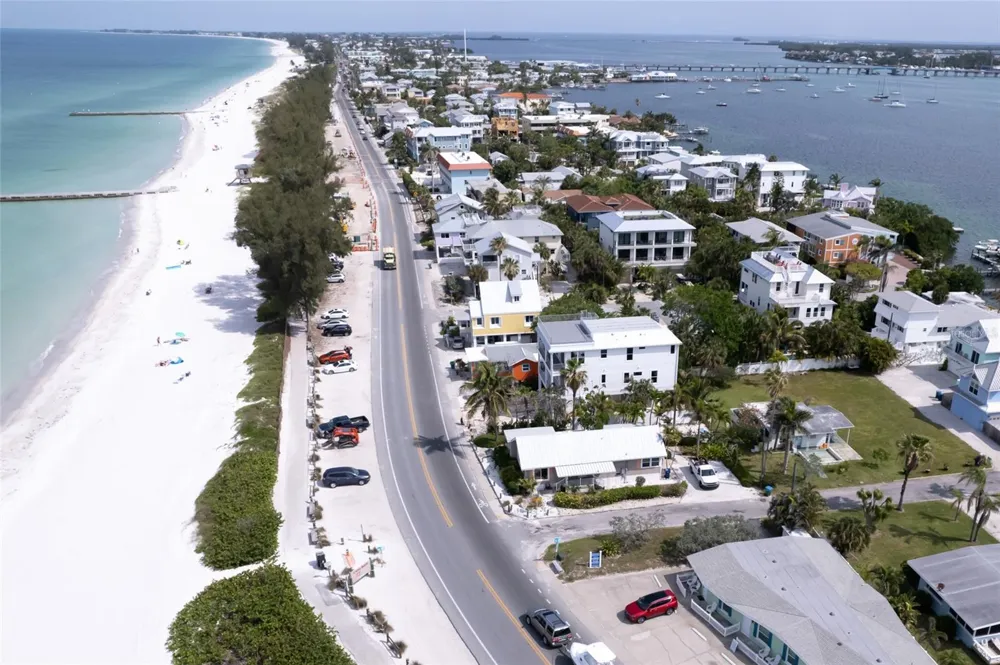 106 S 11TH Bradenton Beach, FL 34217