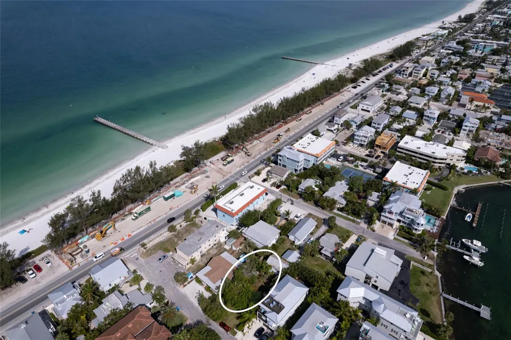 106 S 11TH Bradenton Beach, FL 34217