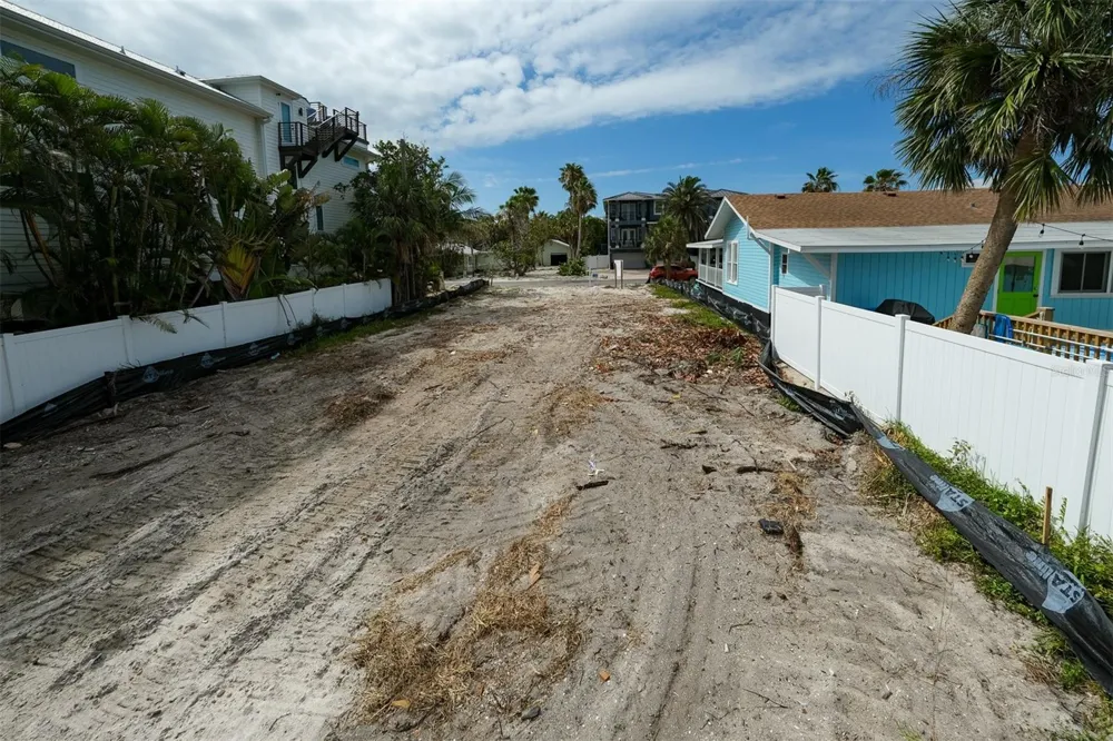 106 S 11TH Bradenton Beach, FL 34217