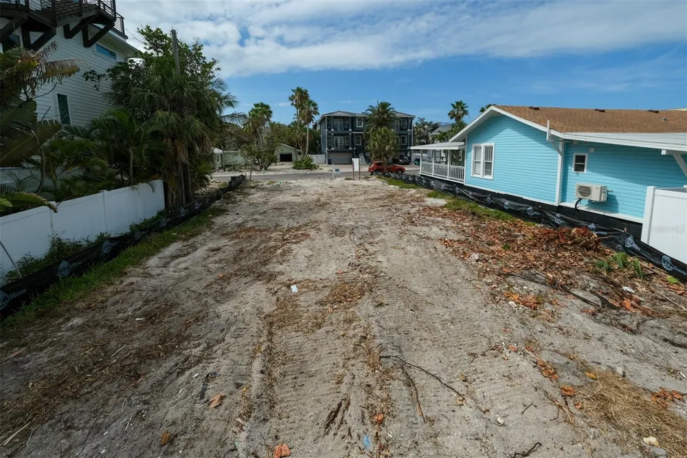 106 S 11TH Bradenton Beach, FL 34217
