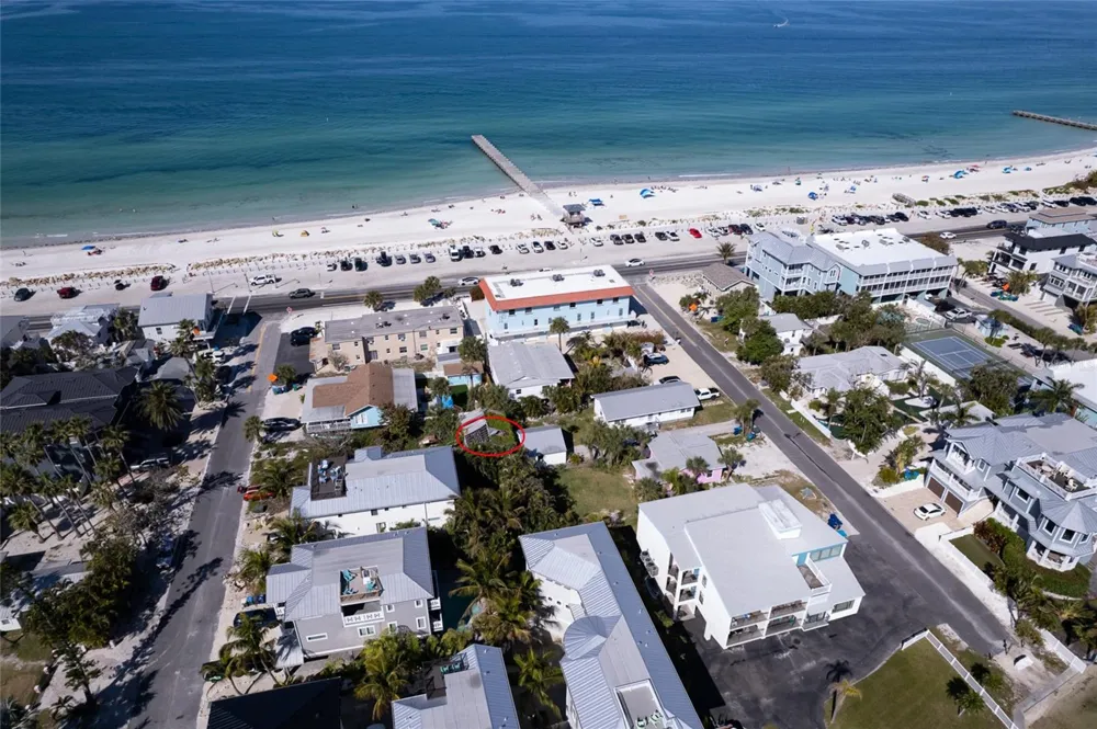 106 S 11TH Bradenton Beach, FL 34217