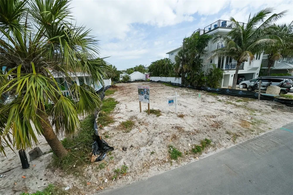 106 S 11TH Bradenton Beach, FL 34217