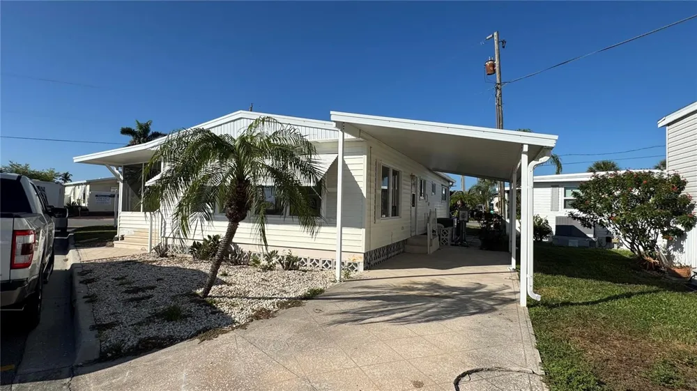 61 5TH AVENUE Venice, FL 34285