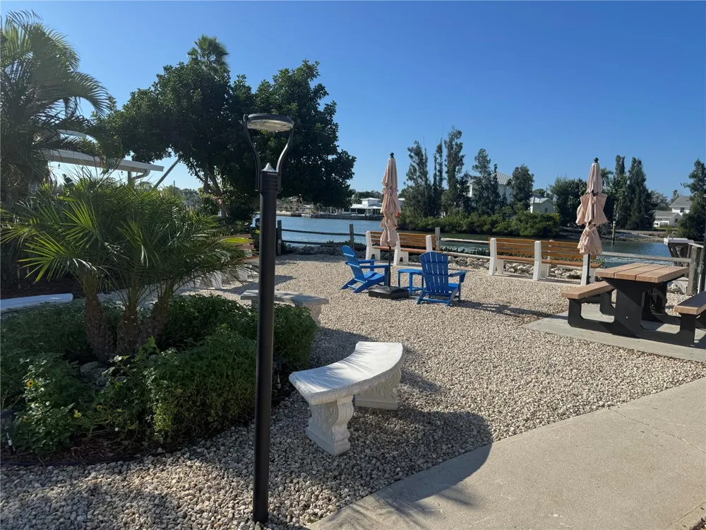 61 5TH AVENUE Venice, FL 34285