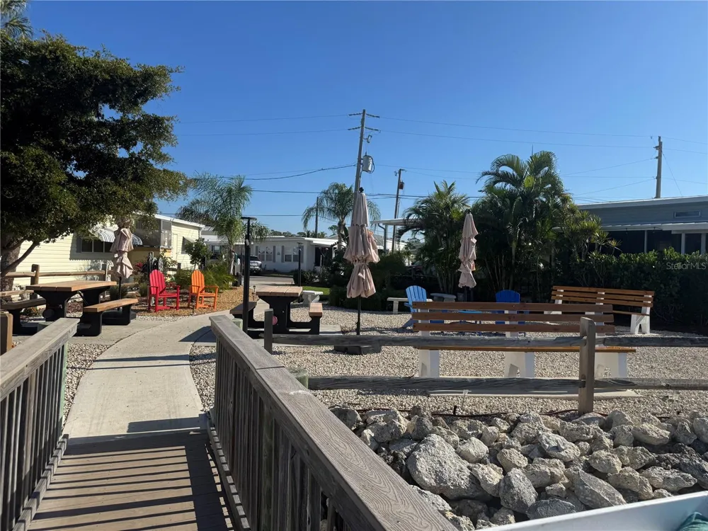 61 5TH AVENUE Venice, FL 34285