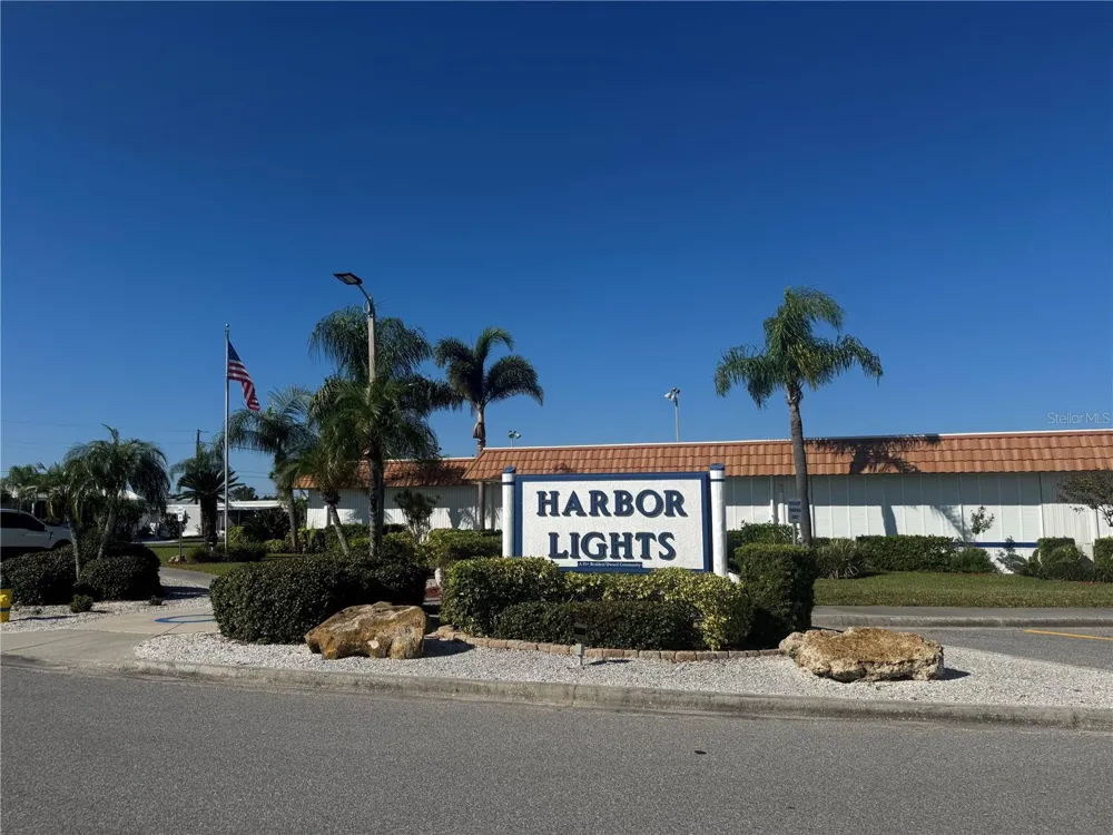 61 5TH AVENUE Venice, FL 34285