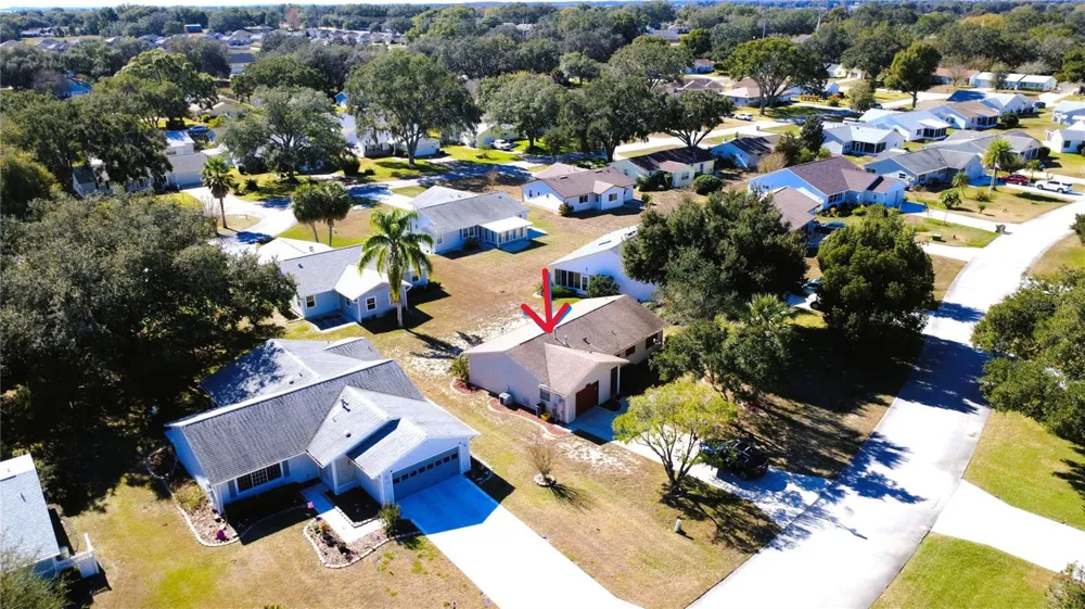 2105 GREENLAW COURT #2105 Leesburg, FL 34788