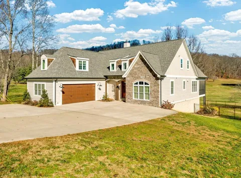 1671 Golf Ln