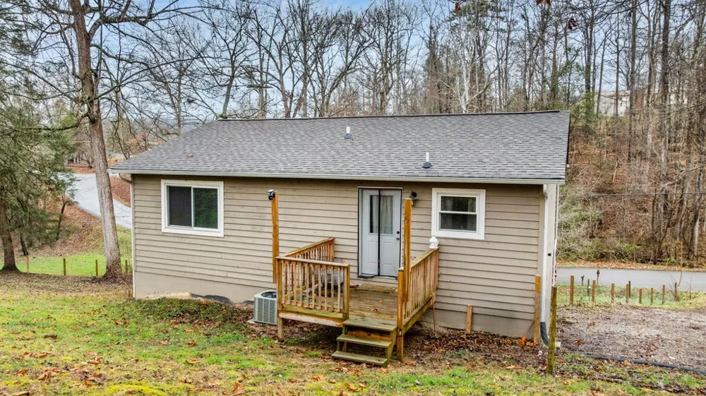 250 McDeerman Rd Jacksboro, TN 37757