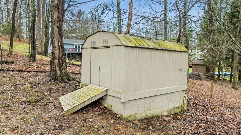 250 McDeerman Rd Jacksboro, TN 37757