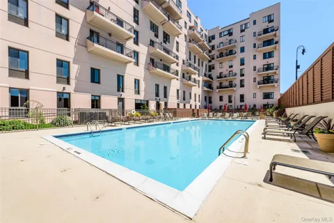 100 W Broadway #6W