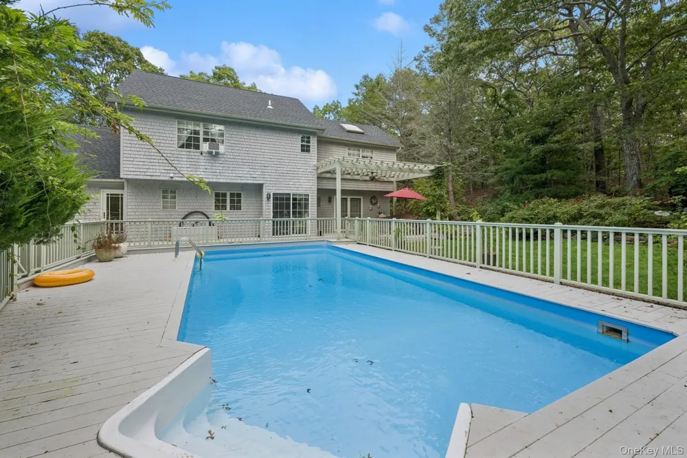 6 Wolf Way East Hampton, NY 11937