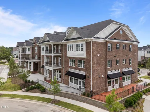 1600 Gathering Park Circle #204