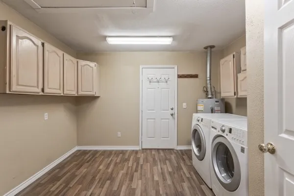 107 S Sheppard Drive Euless, TX 76040