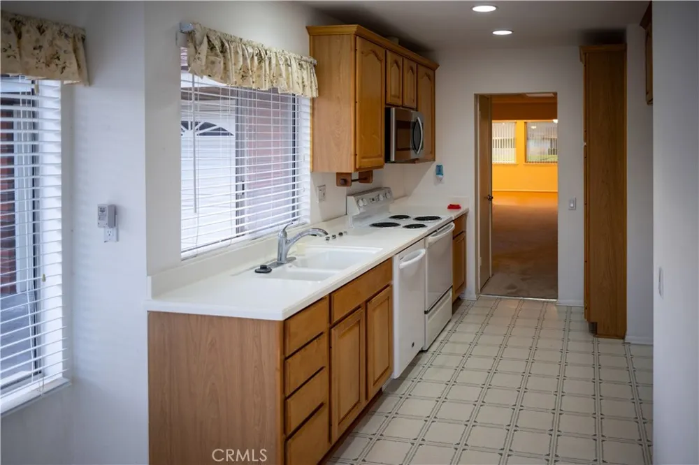 4208 Village 4 Camarillo, CA 93012