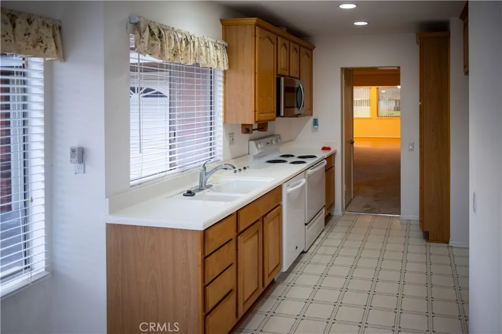4208 Village 4 Camarillo, CA 93012