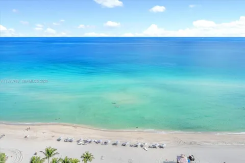 16901 Collins Ave #1802