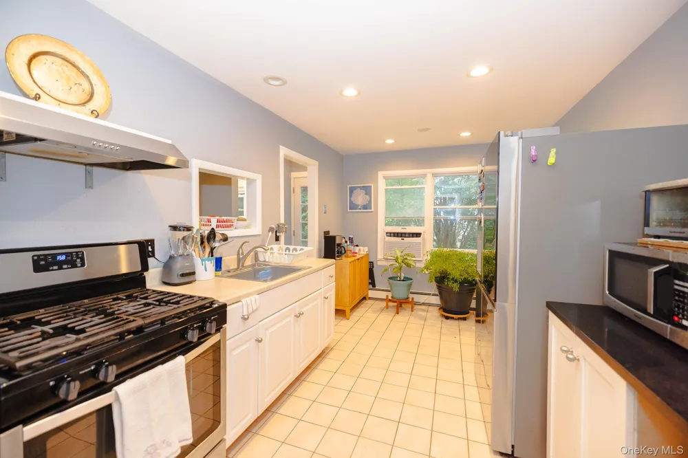 94 Kings Drive Riverhead, NY 11901