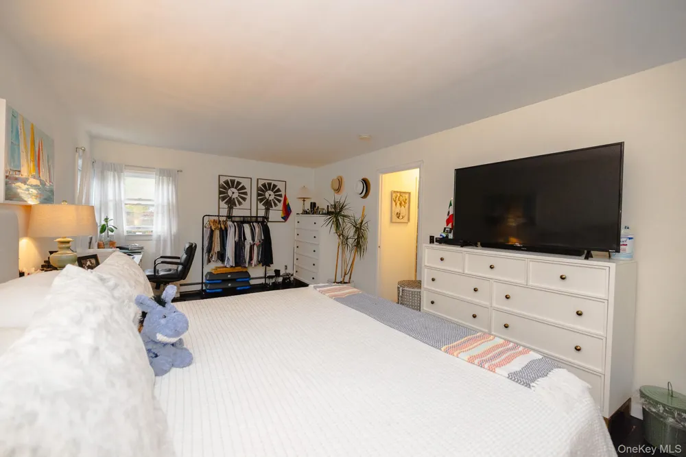 94 Kings Drive Riverhead, NY 11901