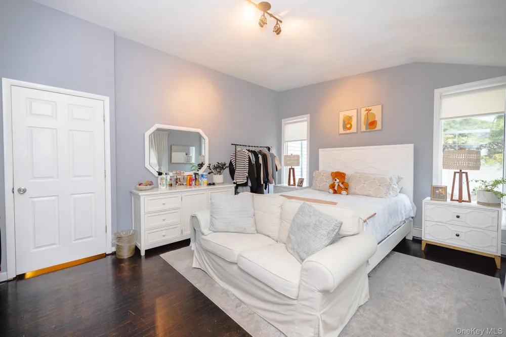 94 Kings Drive Riverhead, NY 11901
