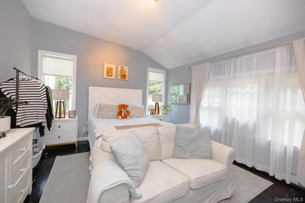 94 Kings Drive Riverhead, NY 11901