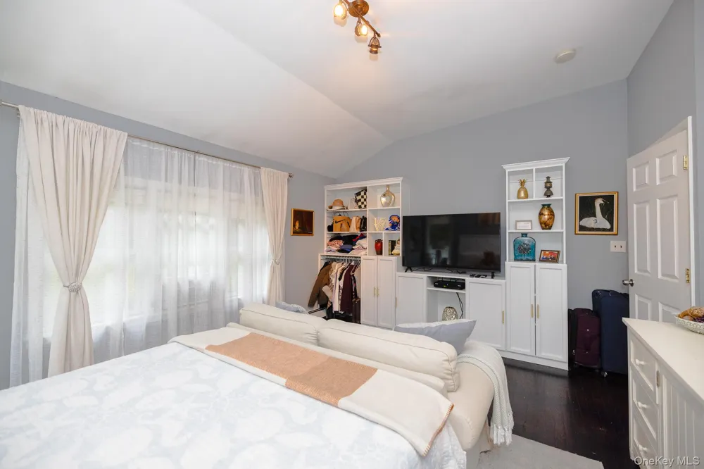94 Kings Drive Riverhead, NY 11901