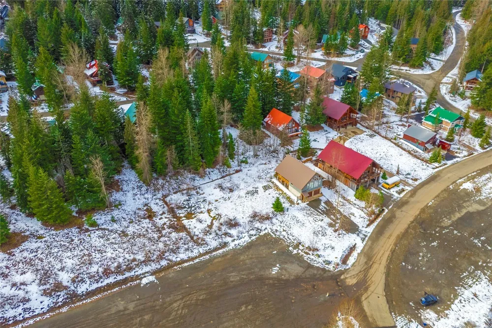 6 Xxxxx Hyak Dr E Snoqualmie Pass, WA 98068