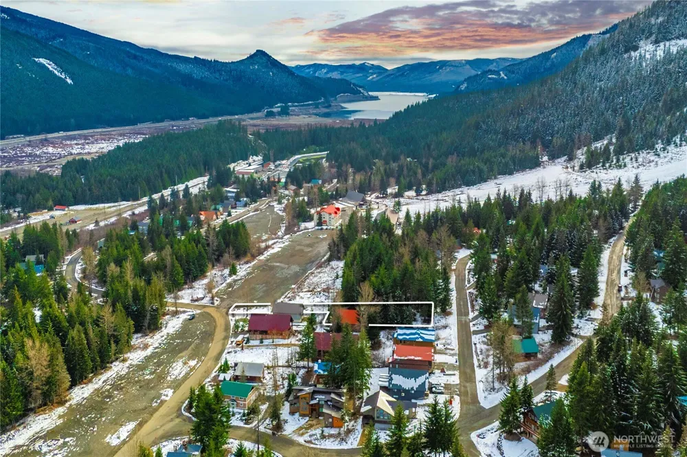 6 Xxxxx Hyak Dr E Snoqualmie Pass, WA 98068