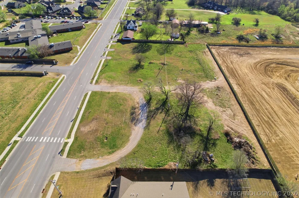 2301 W Broadway Street Collinsville, OK 74021