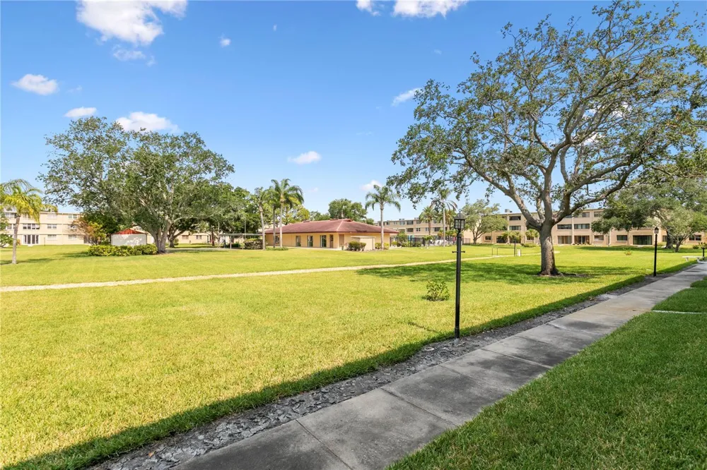 4920 LOCUST STREET NE #115 St Petersburg, FL 33703