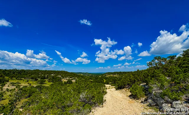 380 Holiday Rd. Comfort, TX 78013