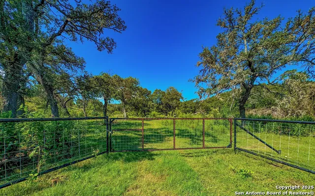 380 Holiday Rd. Comfort, TX 78013