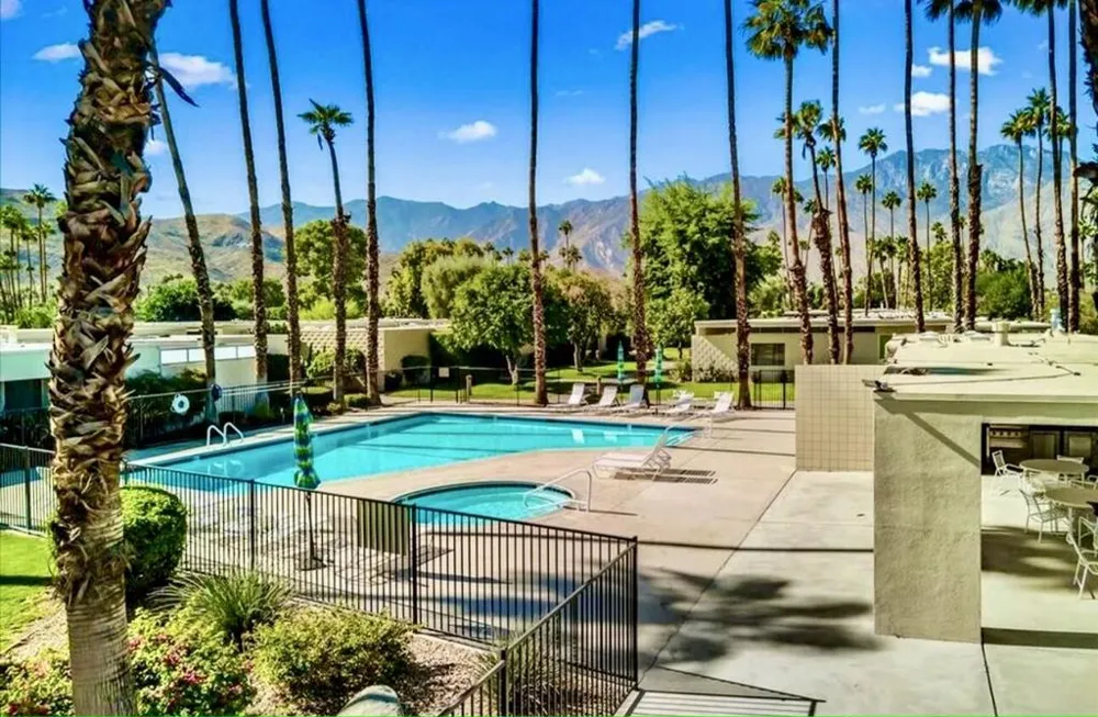 320 Desert Lakes Drive Palm Springs, CA 92264