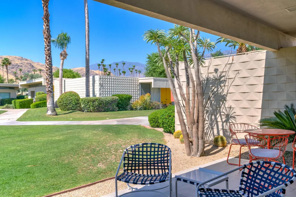 320 Desert Lakes Drive Palm Springs, CA 92264
