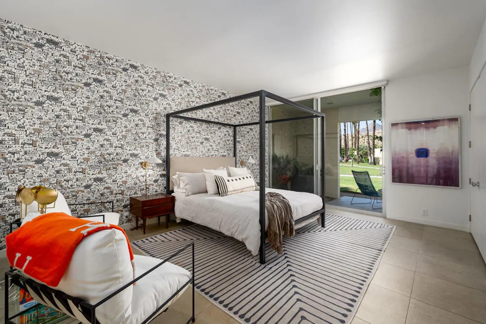 320 Desert Lakes Drive Palm Springs, CA 92264
