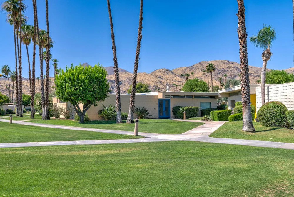 320 Desert Lakes Drive Palm Springs, CA 92264