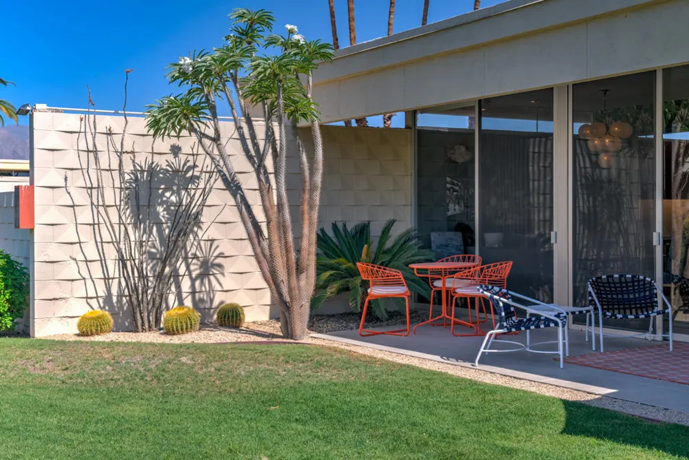320 Desert Lakes Drive Palm Springs, CA 92264
